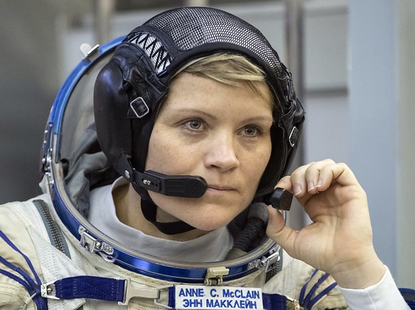 Das passende Oberteil beim Raumanzug fehlt: US-Astronautin Anne McClain muss am Freitag auf einen Ausseneinsatz im All verzichten. (Archivbild)