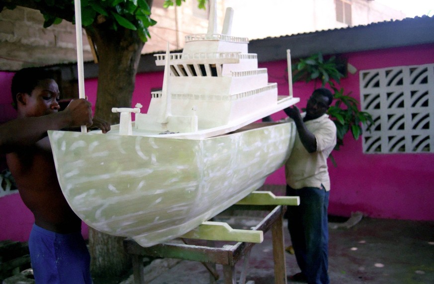 ghana, south, nungua, craftsman painting oil tanker shaped coffin for driver peter borkety kuwono following tradition of decorating coffin to reflect the life of the deceased. Nungua South GHANA EDITO ...