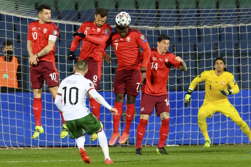 Bulgaria&#039;s forward Spas Delev, misses his free kick against Switzerland&#039;s miedfilder Granit Xhaka, Switzerland&#039;s forward Haris Seferovic, Switzerland&#039;s forward Breel Embolo, Switze ...