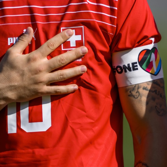 epa10309986 Switzerland&#039;s Granit Xhaka (L) and Yann Sommer sing the national anthem prior to a friendly soccer match between Ghana and Switzerland ahead of the upcoming FIFA World Cup Qatar 2022, ...