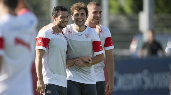 Lockere Stimmung bei Dzemaili, Mehmedi und Kasami (von links).