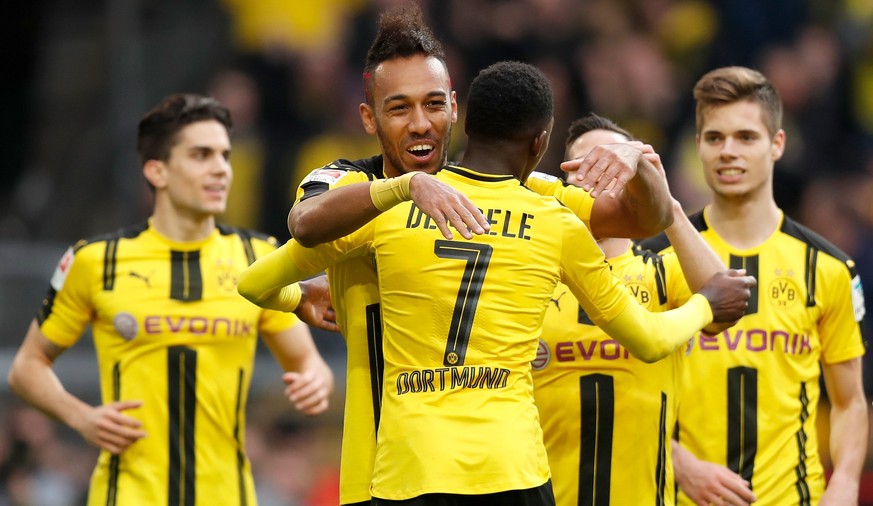 epa05829301 Dortmund&#039;s Pierre-Emerick Aubameyang (CL) celebrates scoring the third goal with Dortmund&#039;s Ousmane Dembele during the German Bundesliga soccer match between Borussia Dortmund an ...