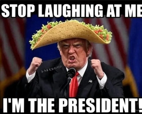 Alle lachen über den Hühner-Trump\nI'M THE PRESIDENT, GOPF!!