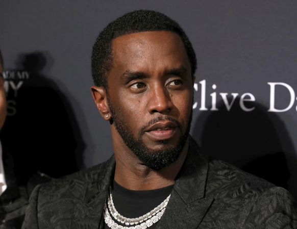 Der US-Rapper Sean Combs ist in Zusammenhang mit Prostitution zu einer Gefängnisstrafe von vier Jahren und zwei Monaten verurteilt worden.