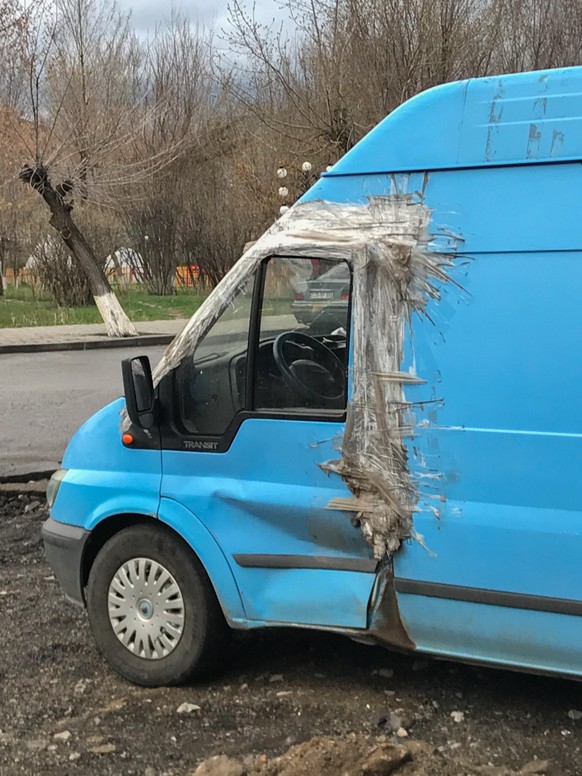 MacGyver wÃ¤re stolz â 28 kreative Wege, sein Auto zu reparieren
Zur FahrertÃ¼r aussteigen? Ã¼berbewertet...so gesehen in Armenien