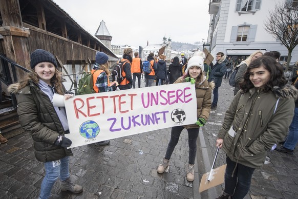 Several hundred students demonstrate at the Swiss climate strike against the climate policy and demand a dedicated climate protection, on Friday, 18 January 2019, in Lucerne, Switzerland. (KEYSTONE/Ur ...