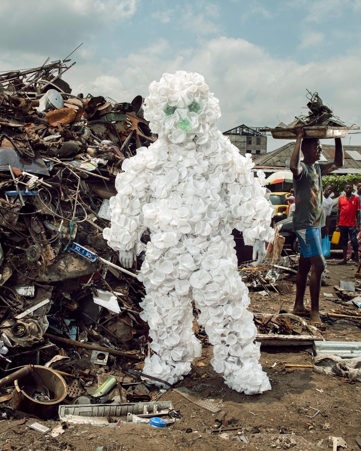 Homo detritus - Stephan Glaudieu Académie des Beaux-Arts de Kinshasa Demokratische Republik Kongo kunst abfall mode