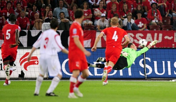 Jeff Strasser from Luxemburg, not in the picture, scores the first goal for his team by a free kick against Swiss Goalkeeper Diego Benaglio, background right, during the World Cup South Africa 2010 qu ...