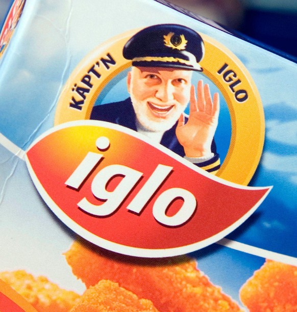 ** ARCHIV ** Die Werbefigur &quot;Kaept&#039;n Iglo&quot; winkt am 9. Februar 2006 in einem Bremer Supermarkt von einer Packung Fischstaebchen der Marke Iglo. Nach dem Kauf von Iglo hat Finanzinvestor ...