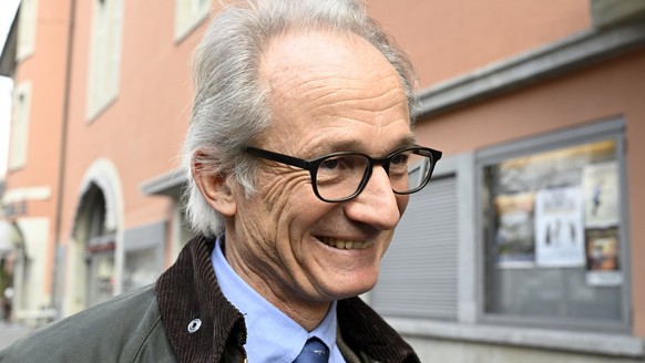 Lukas Haessig, Inside Paradeplatz bei einer Pause am Raiffeisen-Prozess des Zuercher Bezirksgerichts vor dem Volkshaus, am Dienstag, 25. Januar 2022, in Zuerich. Die Staatsanwaltschaft wirft dem ehema ...
