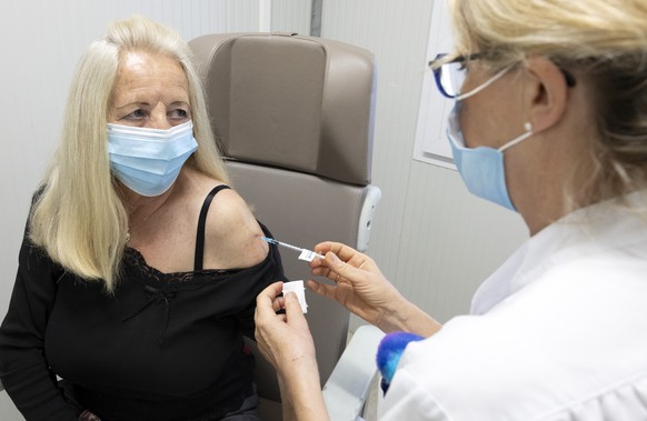 Maire-Helene receives a booster dose of the COVID 19 Pfizer vaccine at the centre of the Geneva University Hospitals (HUG) who opened for the population the forth dose booster COVID, in Geneva, Switze ...