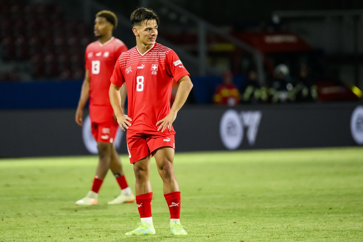 Switzerland's Ardon Jashari, center, reacts during a Group D match between Switzerland and France at the 2023 UEFA European Under-21 Championship tournament in the Dr. Constantin Radulescu stadiu ...