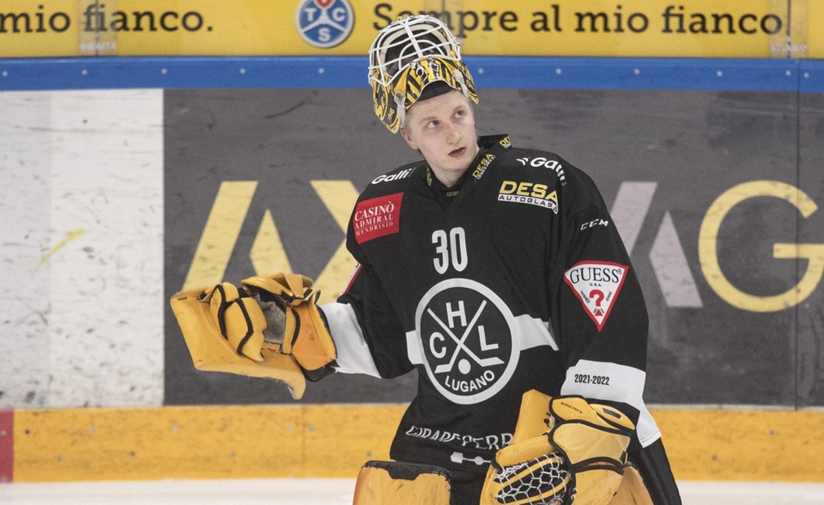 Lugano's goalkeeper Juho Markkanen, during the preliminary round game of the National League 2021/22 between HC Lugano against SC Jona Lakers at the ice stadium Corner Arrena, Friday, March 11, 2 ...