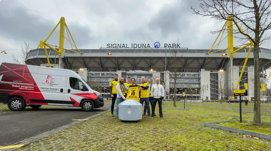 Der früher Westfalen-Stadion genannte «Signal Iduna Park», wo die Fussballprofis von Borussia Dortmund (BVB) auftreten. Die Drohnen von Sunflower Labs fliegen nicht im Innern, sondern sind für die Aus ...