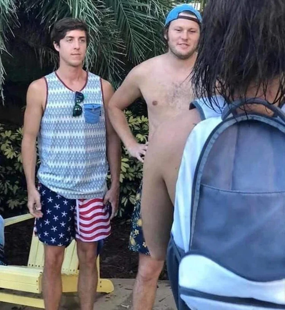 Fail Tuesday: Naked man for funny perspective