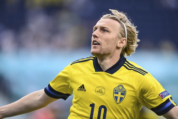 Sweden&#039;s Emil Forsberg celebrates after scoring his side&#039;s opening goal during the Euro 2020 soccer championship group D match between Sweden and Poland, at the St. Petersburg stadium in St. ...