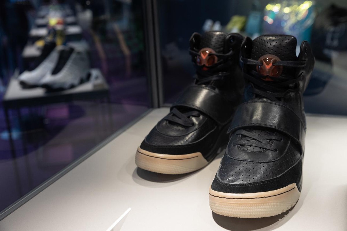 epa09140797 Kanye West 'Grammy Worn' Nike Air Yeezy 1 Prototype sneakers (R) are on display during a Sotheby's auction preview in Hong Kong, China, 17 April 2021. The shoes, worn by Wes ...