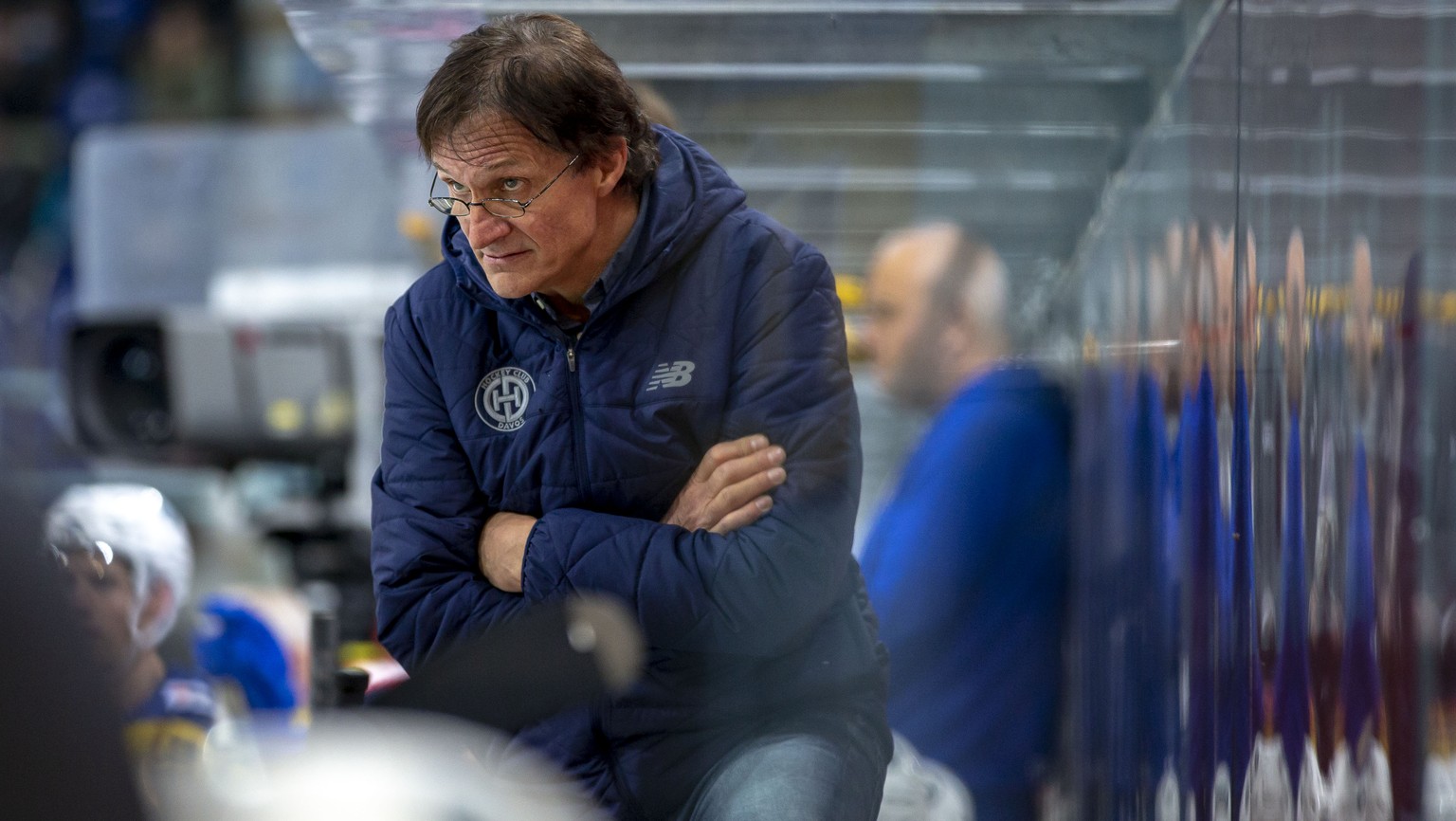 HC Davos Cheftrainer Arno Del Curto waehrend dem Eishockey-Meisterschaftsspiel der National League zwischen den SC Rapperswil-Jona Lakers und dem HC Davos am Dienstag, 30. Oktober 2018, in Rapperswil. ...