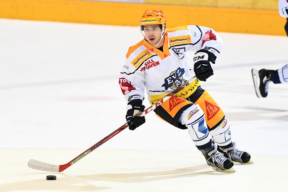 Zug&#039;s player Lino Martschini during the preliminary round game of National League A (NLA) Swiss Championship 2016/17 between HC Ambri Piotta and EV Zug, at the ice stadium Valascia in Ambri, Swit ...