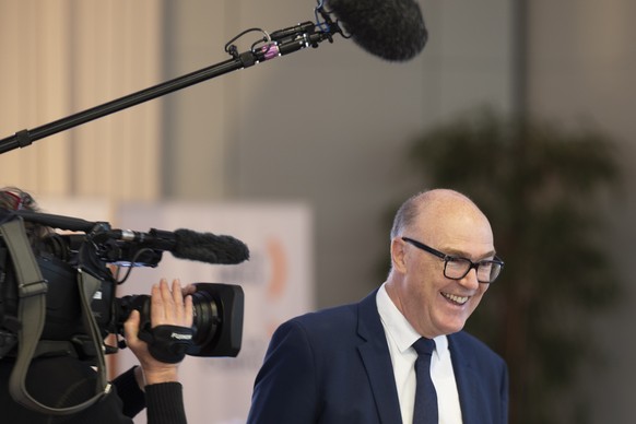 Bundesratskandidat und Regierungsrat Martin Pfister, Mitte-ZG, erscheint an der Delegiertenversammlung der Mitte Partei, am Samstag, 22. Februar 2025, in Visp. (KEYSTONE/Peter Schneider)