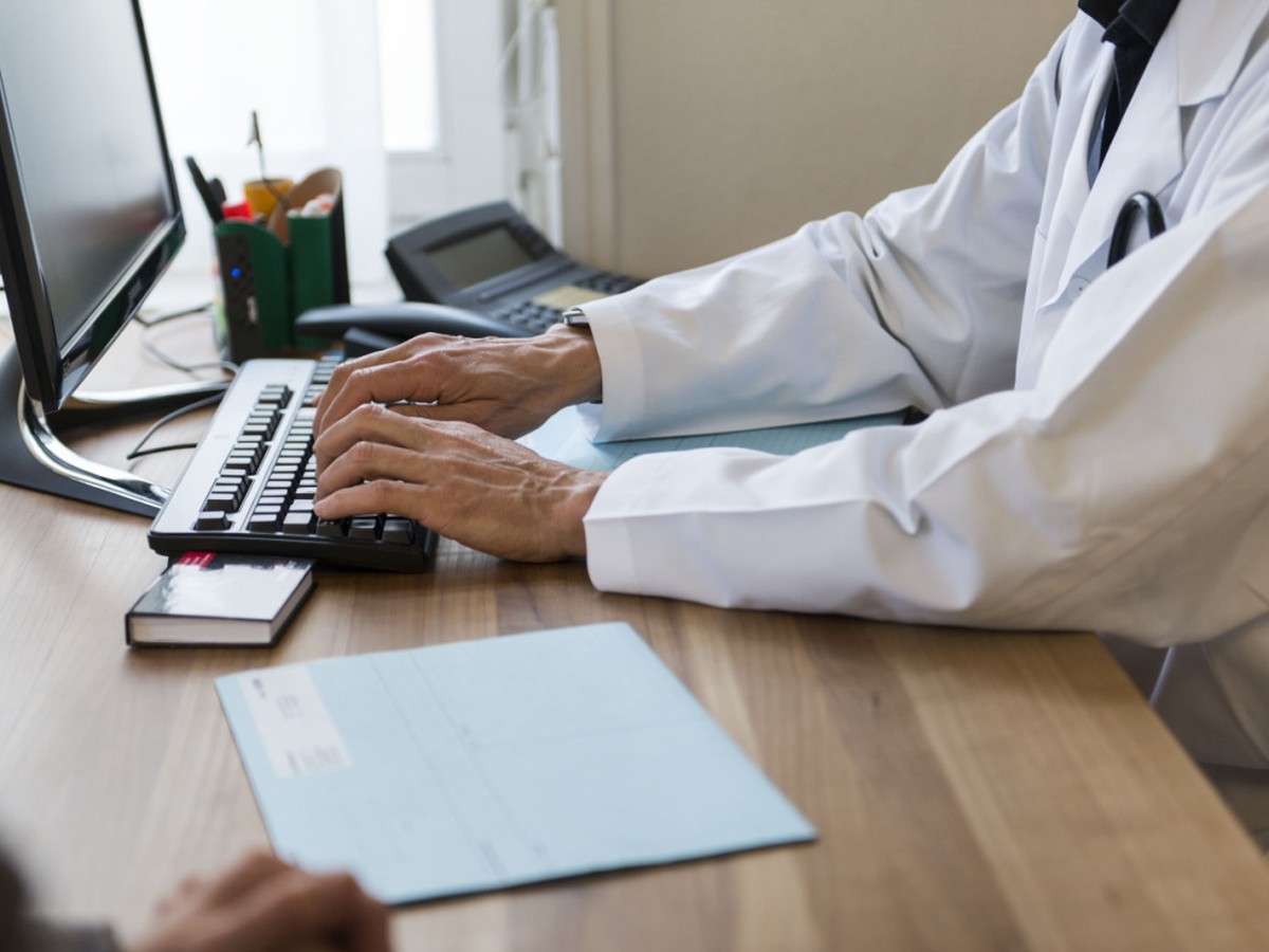 A ne pas confondre avec le DEP (dossier électronique du patient), le DPI (dossier patient informatisé) est un outil interne aux établissements, permettant le suivi médical des patients (photo symboliq ...