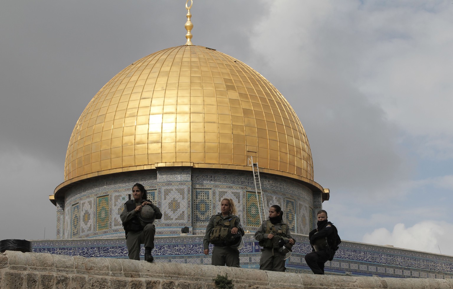 Israelische Sicherheitskräfte vor dem Felsendom.