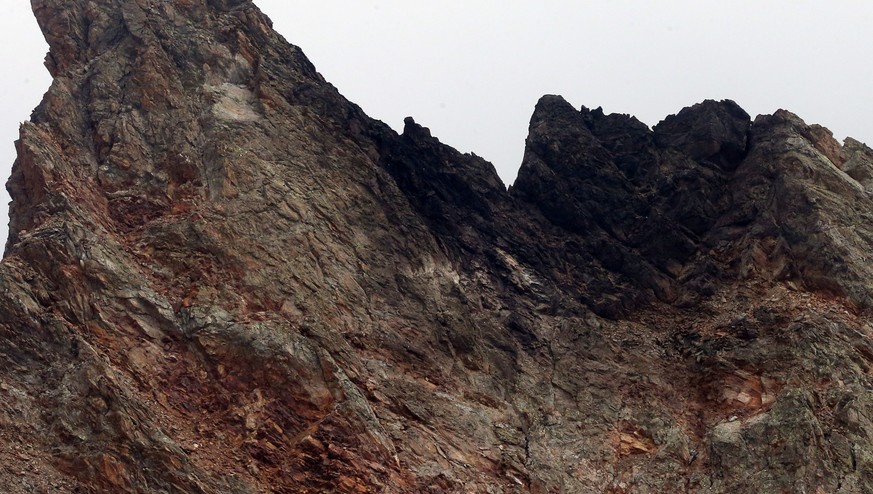 In diese Felswand krachte der Kampfjet – 4 Szenarien zur umstrittenen Zukunft der F/A-18-Jets