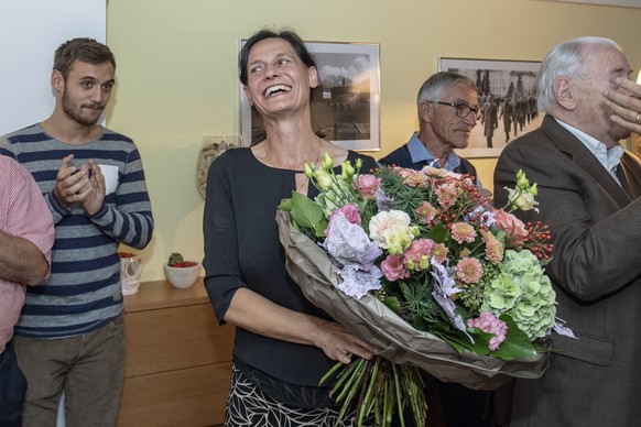 Die frisch gewaehlte Obwaldner Nationalraetin Monika Ruegger, SVP, freut sich ueber ihre Wahl anlaesslich der Eidgenoessischen Nationalratswahlen am Sonntag 20. Oktober 2019 in Sarnen. (KEYSTONE/Urs F ...