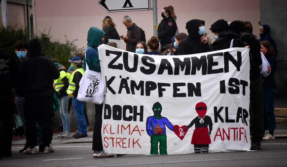 Wieder eine Klimademo in Bern â Ã¼ber 1000 Leute protestieren auf dem Helvetiaplatz
Und die Trittbrettfahrer sind auch schon da...