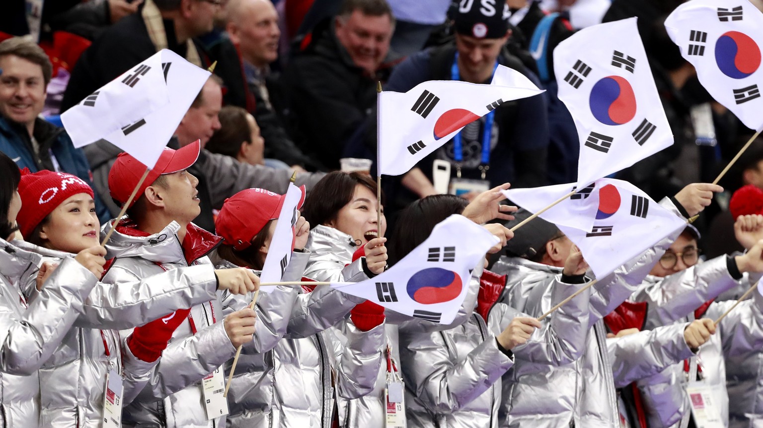 epa06520542 Supporters cheer during the Women&#039;s Short Track Speed Skating 500 m quarter final at the Gangneung Ice Arena during the PyeongChang 2018 Olympic Games, South Korea, 13 February 2018.  ...