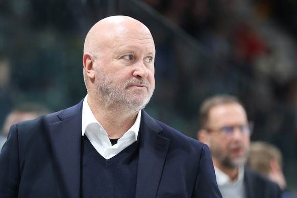 Head Coach Benoit Groulx (EVZ) waehrend dem Eishockeyspiel der National League zwischen den ZSC Lions und dem EV Zug, am Samstag, 31. Januar 2026, in der Swiss Life Arena in Zuerich.(Keystone/Manuel G ...