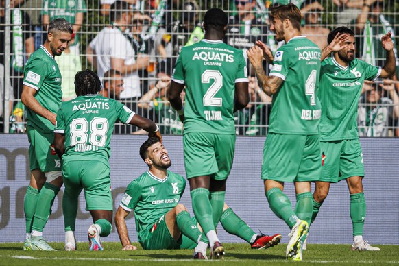 L&#039;attaquant yverdonnois Aimen Mahious, 3e gauche, celebre son but avec ses coequipiers lors de la rencontre de football de Super League entre le Yverdon Sport FC et le FC St. Gallen (FCSG) ce dim ...