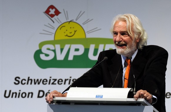 Pierre Rusconi, Praesident der SVP Tessin eroeffnet am Samstag 26. Maerz 2011, die SVP Delegiertenversammlung, im Austellungszentrum von Lugano. (KEYSTONE/Karl Mathis)