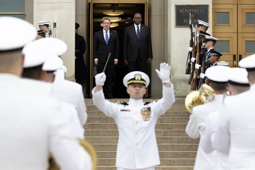 epa11329360 US Secretary of Defense Lloyd Austin (C-R) and German Defense Minister Boris Pistorius (C-L) stand while a military band plays the US national anthem at the Pentagon, in Arlington, Virgini ...