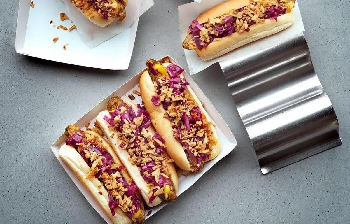 ikea vegi hotdog hot dog vegetarisch vegan essen food fastfood https://www.ikea.com/ch/en/this-is-ikea/sustainable-everyday/veggie-dog-pub166a3131