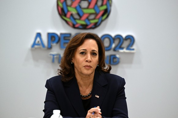 epa10312074 United States Vice President Kamala Harris makes a statement on North Korea&#039;s missile launch during the 2022 APEC meeting in Bangkok, Thailand, 18 November 2022. EPA/MICK TSIKAS AUSTR ...