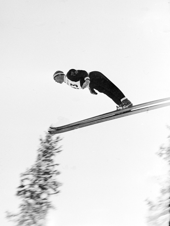 Der norwegische Skispringer Ruud Birger gewinnt die Silbermedaille bei den Olympischen Winterspielen in St. Moritz, aufgenommen im Februar 1948. (KEYSTONE/PHOTOPRESS-ARCHIV/Str)