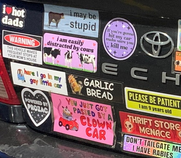 Bumper stickers from HELL. 
Autoufkleber der HÖLLE

https://www.reddit.com/media?url=https%3A%2F%2Fi.redd.it%2Ftm41vfhzqt0d1.jpeg