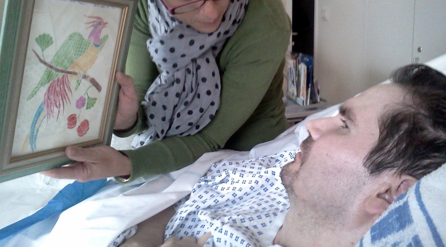 epa04277641 A photograph made available on 24 June 2014 showing tetraplegic Vincent Lambert (R) and his mother, (not named) at the hospital, in Reims, France on 25 July 2013. France&#039;s top adminis ...