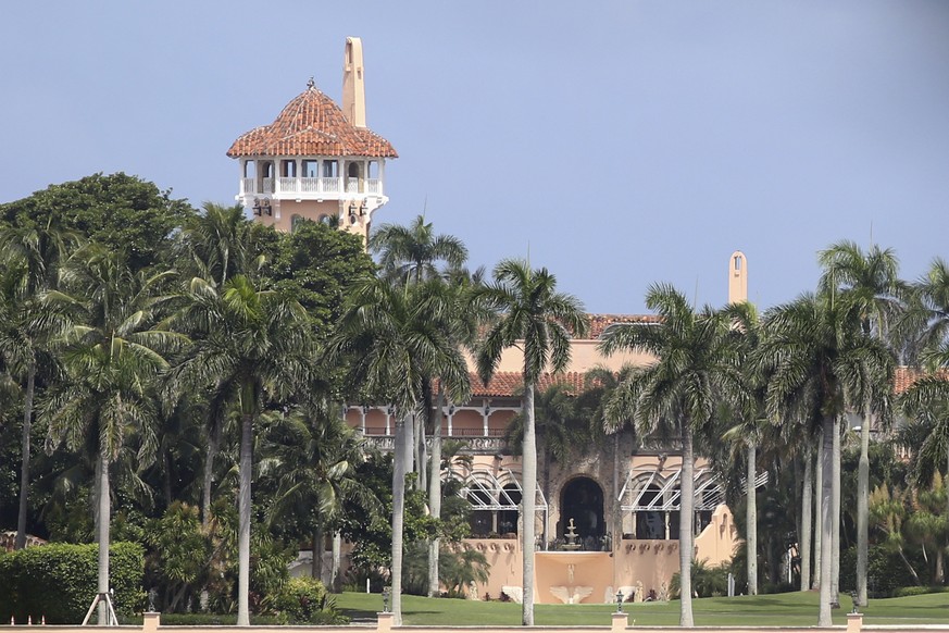Das Nationalarchiv hat in Trumps Anwesen Mar-a-Lago im Bundesstaat Florida 15 Kisten mit amtlichen Dokumenten sichergestellt.