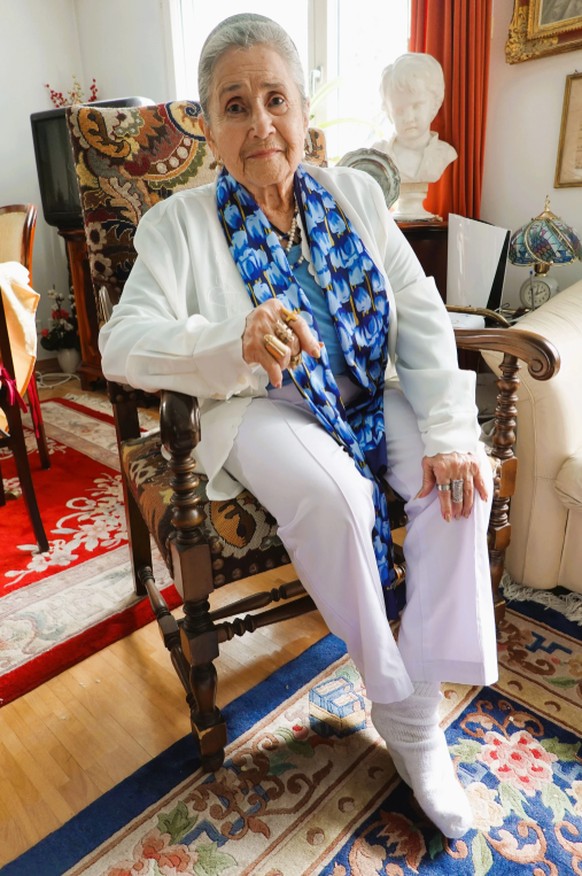 Elvia Lefèvre (93) in ihrer Wohnung in Fribourg.