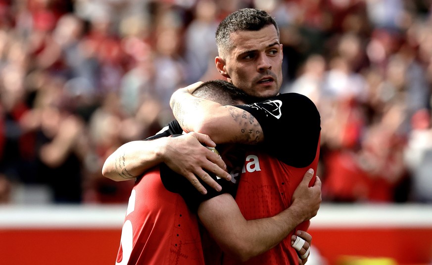 epa12056847 Emiliano Buendia of Leverkusen (L) celebrates with his teammate Granit Xhaka after scoring the 2-0 goal during the German Bundesliga soccer match between Bayer 04 Leverkusen and FC Augsbur ...