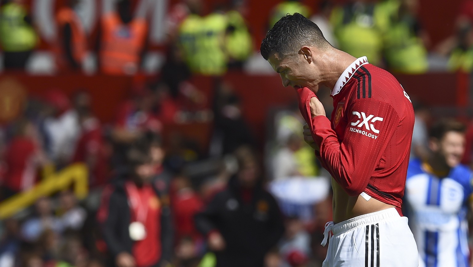 epa10110185 Cristiano Ronaldo of Manchester United reacts after losing the English Premier League soccer match between Manchester United and Brighton Hove Albion in Manchester, Britain, 07 August 2022 ...