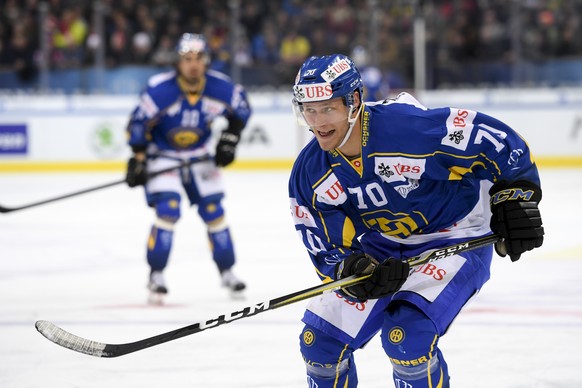 Davos&#039; Enzo Corvi in action during the game between HC Davos and Haemeenlinna PK at the 91th Spengler Cup ice hockey tournament in Davos, Switzerland, Friday, December 29, 2017. (KEYSTONE/Gian Eh ...