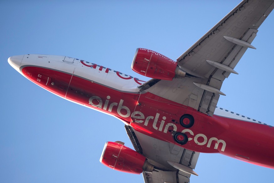 epa05556555 A plane of the German airline &#039;Air Berlin&#039; takes off from Tegel Airport in Berlin, Germany, 26 September 2016. Media reports on 26 September 2016 state that the German budget air ...