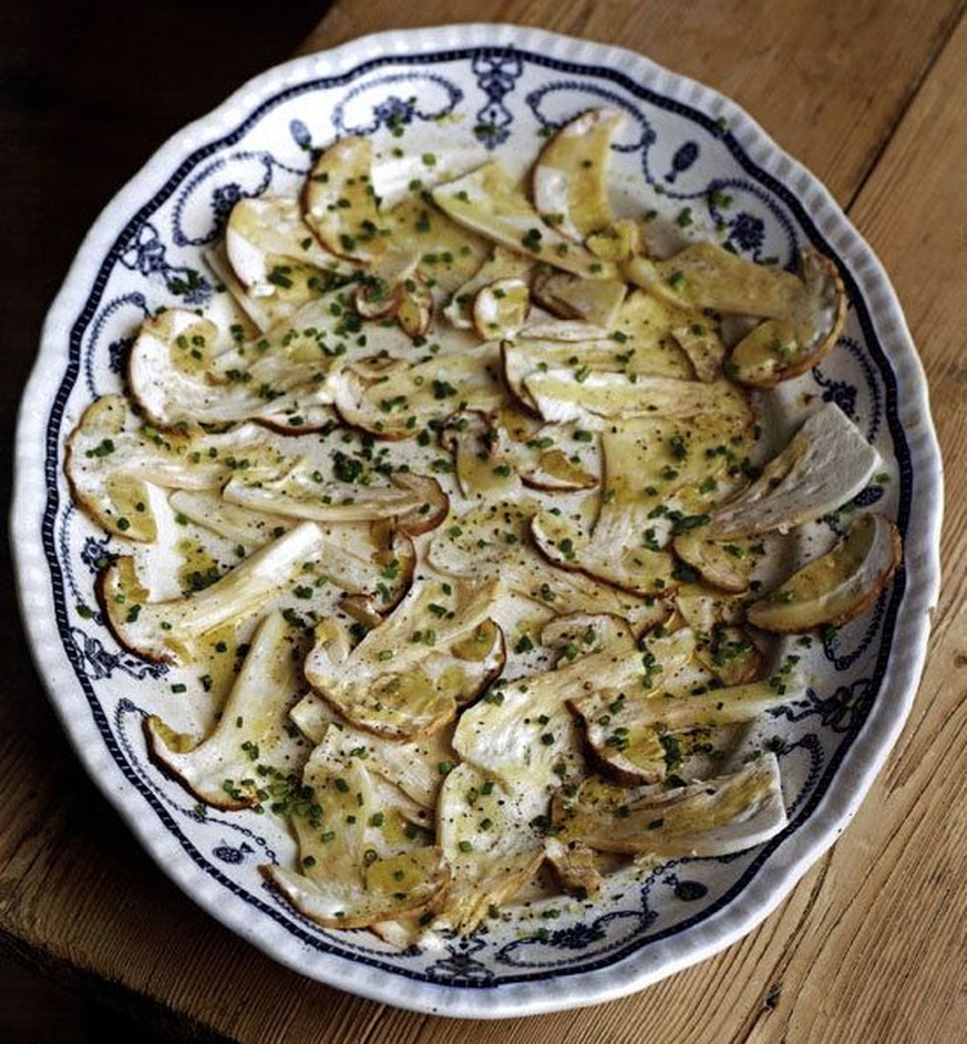 insalata di porcini porcini food raw vegetables mushroom autumn Italy antonio carluccio https://www.carluccios.com/