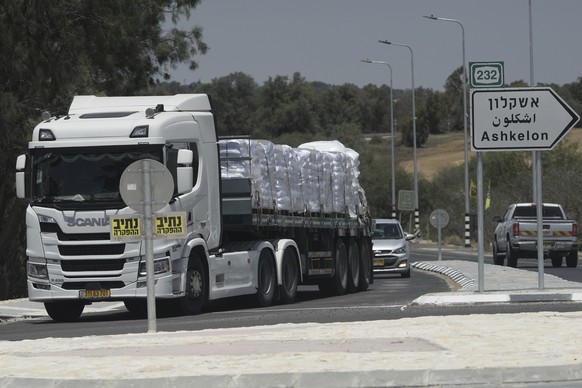 A truck loaded with humanitarian aid for the Gaza Strip makes its way to the Kerem Shalom crossing in southern Israel, in Israel-Gaza border, Tuesday, May 20, 2025. (AP Photo/Maya Alleruzzo)
Israel Pa ...