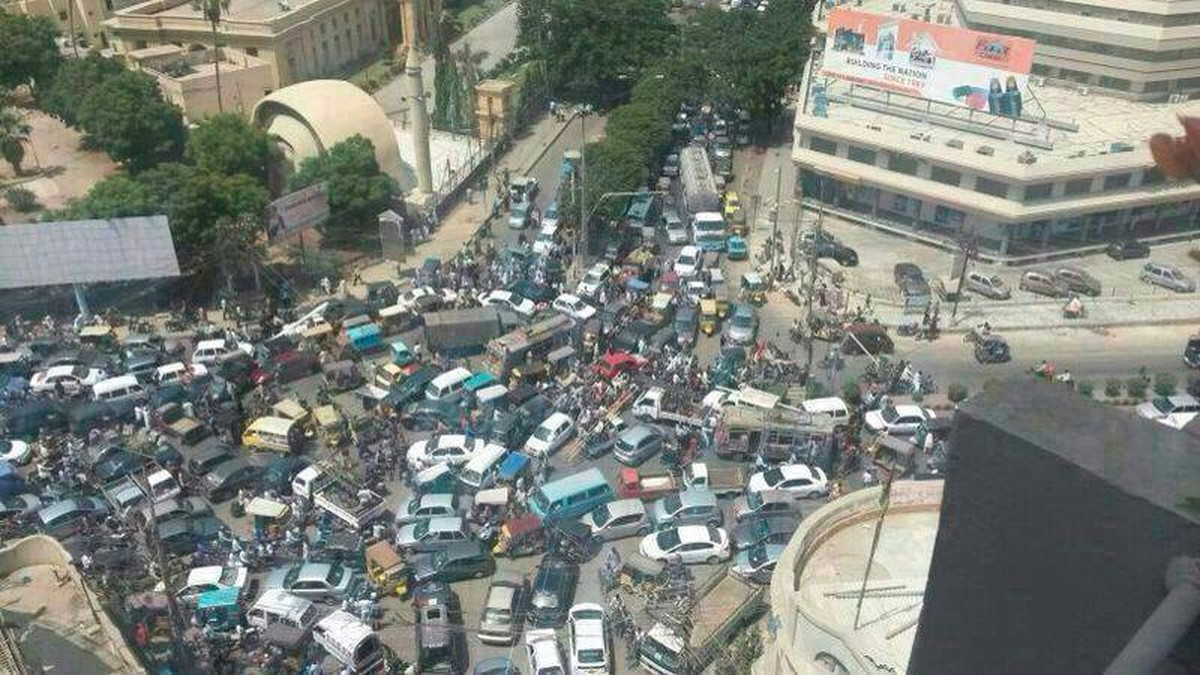 Stau-Bilder für das ultimative Gotthard-Feeling zu Ostern