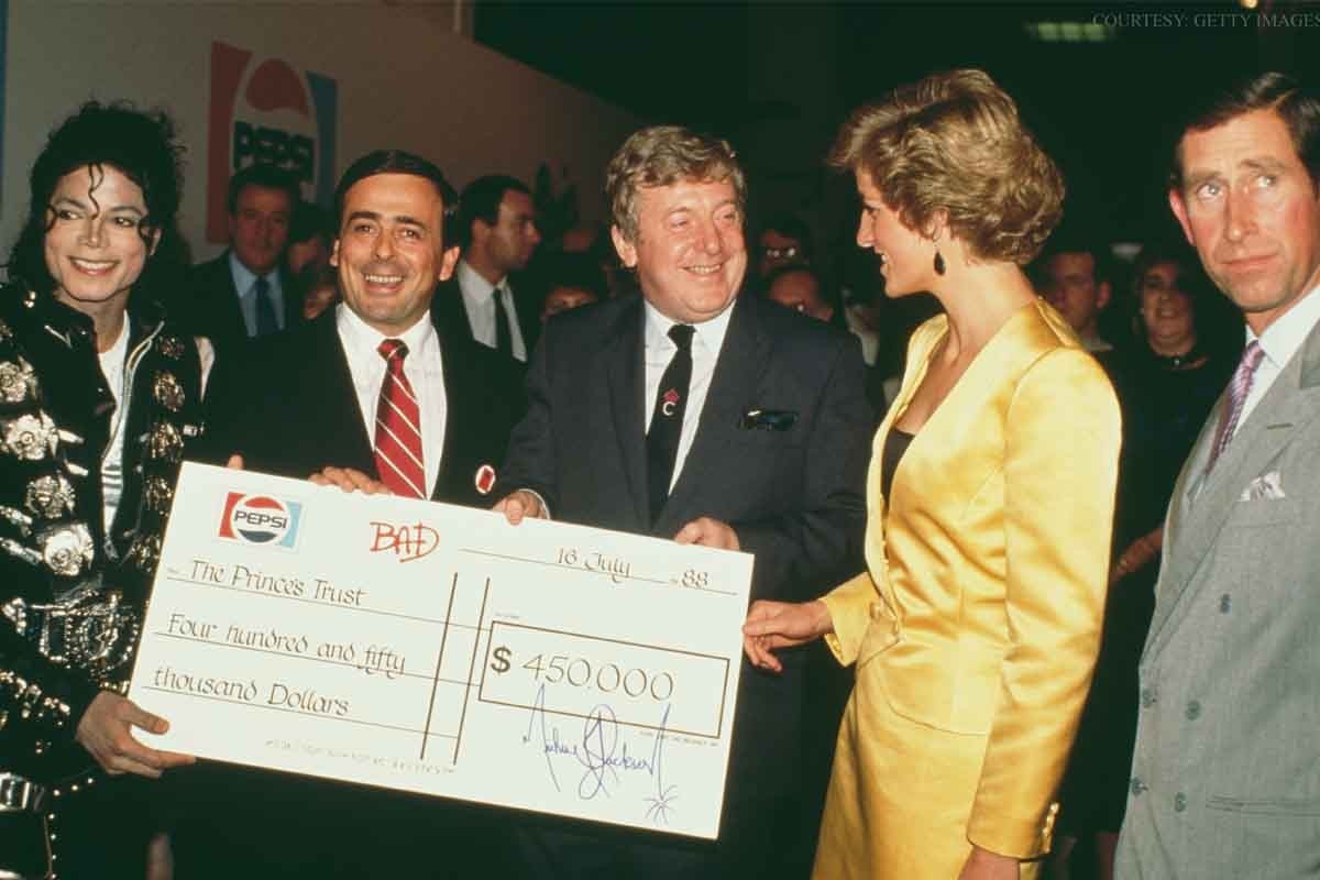En 1988, vous aviez même réussi à piquer un peu de fric à Michael Jackson, à l'occasion de son concert événement à Wembley. Tout ça, avec une gorgée de Pepsi, mais pour le bien des enfants de votre fo ...