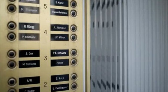 Bern - 02.03.2015 - Der Referenzzinssatz ist auf einem Rekordtiefststand, was Immobilienbesitzer und Vermieter freut. Mieter hingegen profitieren nicht davon, da sie die tieferen Mieten selber einford ...